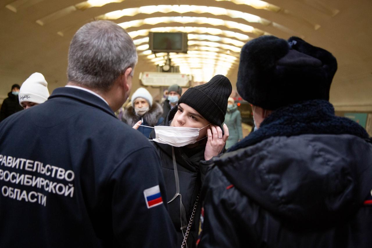 Фото Жителей Новосибирска начали штрафовать за шарфы вместо масок 2